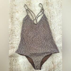 Acacia Swimwear Crew One Piece -Small Light Leopard print